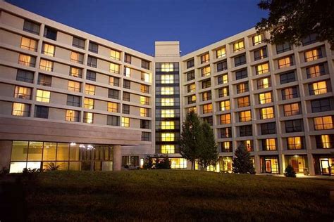 HILTON ST. LOUIS AIRPORT $100 ($̶1̶3̶4̶) - Updated 2024 Prices & Hotel ...