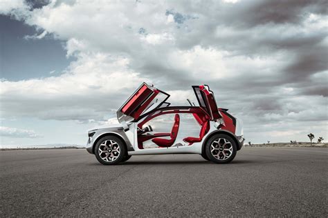 Kia HabaNiro Concept Is a Spicy, Self-Driving EV That's Confused About Its Own Existence