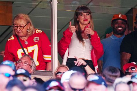 Photos of Taylor Swift Cheering for Travis Kelce at Kansas City Chiefs Games