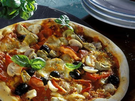 Pizza Capricciosa Recipe | EatSmarter