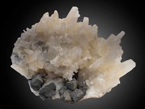 Native Antimony – Mineral Properties, Photos and Occurrence