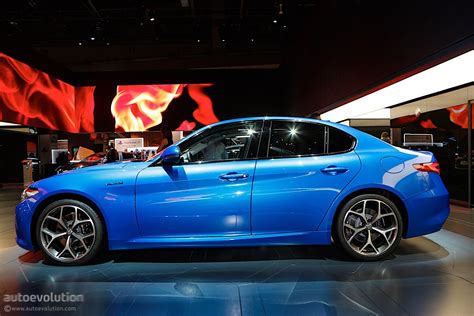 Alfa Romeo Giulia Veloce Bows In Paris In Stunning Blue - autoevolution