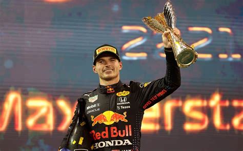 Max Verstappen Wins 1st World Championship Title on Last Lap Pass