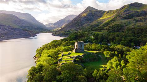 Dolbadarn Castle ruins view of Llyn Peris lake, Llanberis Pass, Wales, UK | Windows Spotlight Images