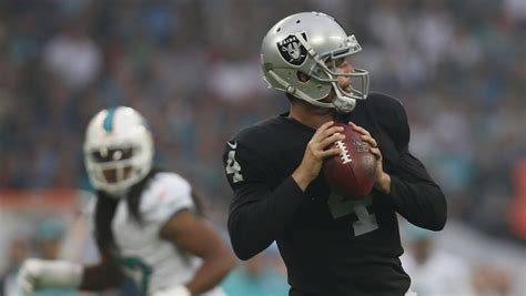 Oakland Raiders' Derek Carr leaves Sunday's game against Miami Dolphins ...