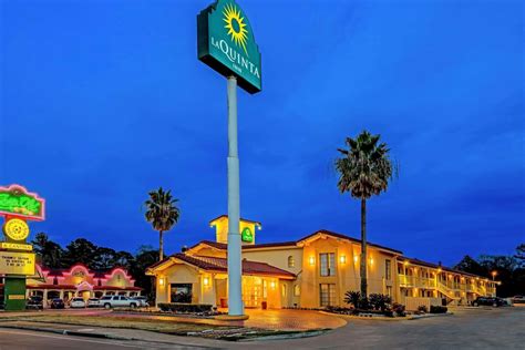 5 Best VERIFIED Pet Friendly Hotels in Lufkin with Weight Limits & Pet Fees