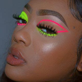 Pin by 🦋. 𝒥𝑒𝓈𝓈𝒾𝒸𝒶 .🦋 on ᑎ E O ᑎ | Rave makeup, Neon makeup, Dark skin ...