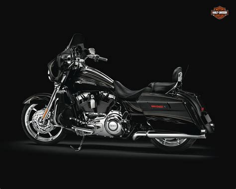 HARLEY-DAVIDSON CVO Street Glide (2011-2012) Specs, Performance ...