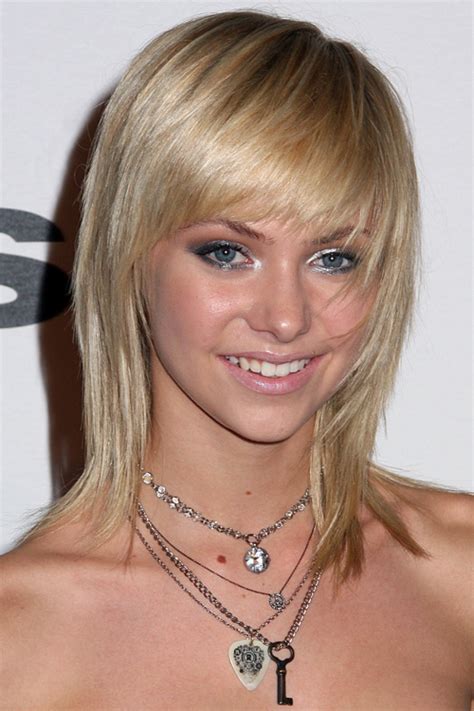 Taylor Momsen Straight Honey Blonde Choppy Layers, Sideswept Bangs Hairstyle | Steal Her Style