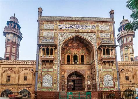 Exploring The Architectural Splendor Of Masjid Wazir Khan | Rising Pakistan