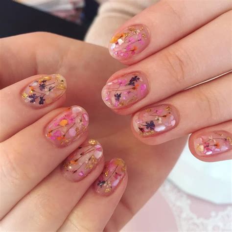 63 Dazzling Flower Nail Art For Pleasant Spring 2017