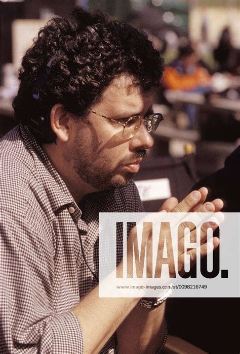 THE SHAPE OF THINGS, Director Neil LaBute on the set, 2003, (c) Focus Features courtesy Everett