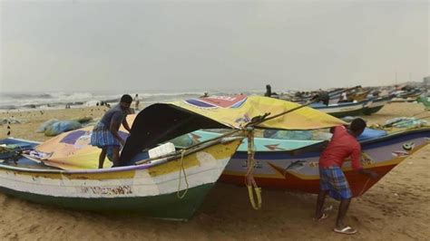 Heavy rains lash Chennai as Tamil Nadu braces for Cyclone Nivar tomorrow | Latest News India ...