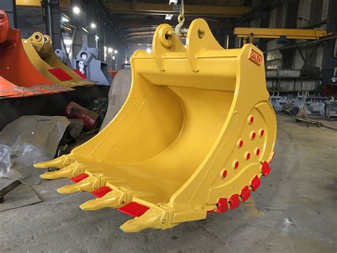 Excavator Buckets | Rock Handling and Compact Attachments