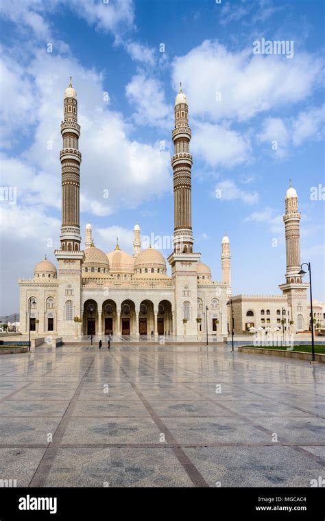 Al Saleh Mosque, Sanaa, Yemen Stock Photo - Alamy