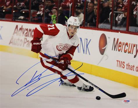 Hockey - Dylan Larkin - Images | PSA AutographFacts℠