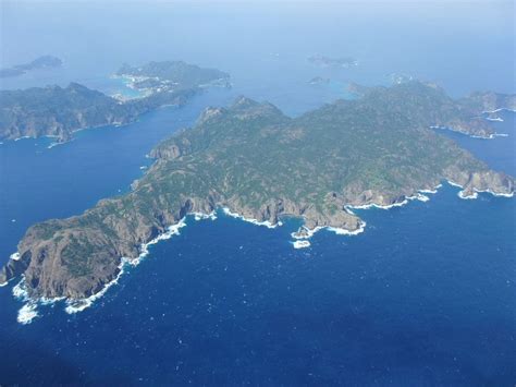 Phoebettmh Travel: (Japan) – Ogasawara Islands - Abundant coral reefs and tropical fish in a ...