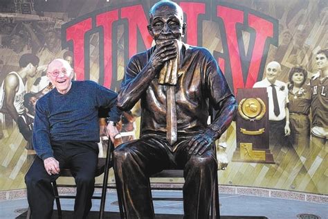 Bronze statue honors ‘Tark the Shark’ on UNLV campus | Sports