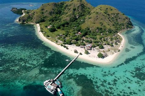 Kanawa Island – DTour Komodo Travel