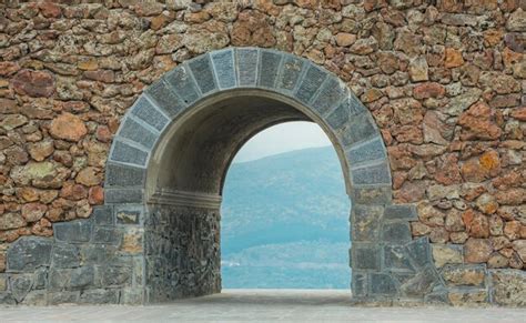 Premium Photo | A buttress stone bridge in the highlands