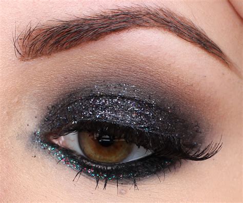 KITTENMOUSTACHE: Video: Black Glitter Smokey Eye for the Holidays