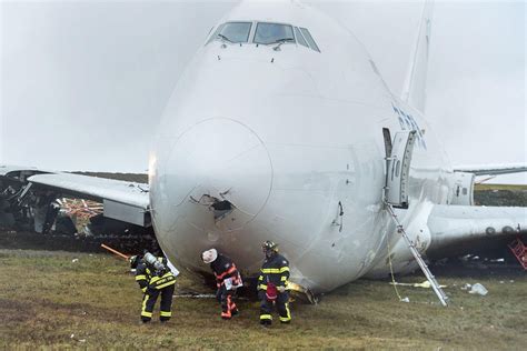 Boeing 747 plane skids off runway in Canada and crashes during landing ...