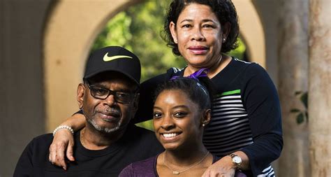 Simone Biles’ Mother Had the Most Heartwarming Reaction to Her First World Title Victory ...