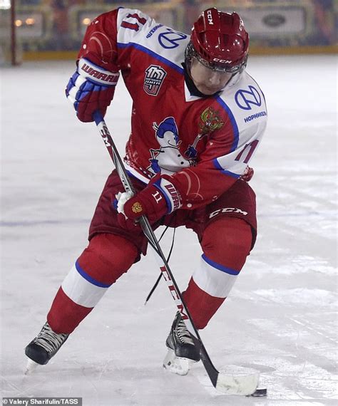 Vladimir Putin leads his ice hockey team to an 8-5 victory on Christmas ...