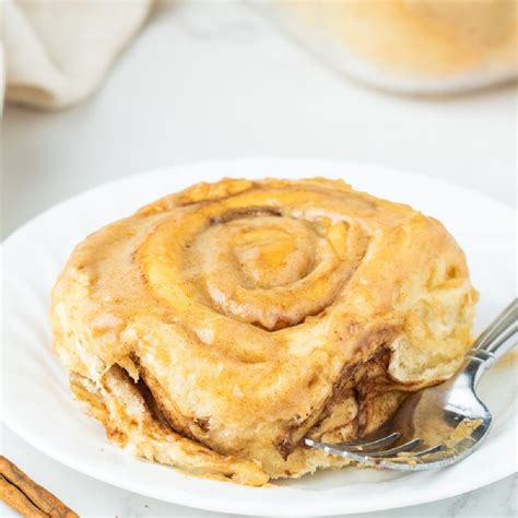 Pumpkin Spice Cinnamon Rolls - My Incredible Recipes