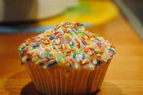 Frosting vs Icing - Difference and Comparison | Diffen