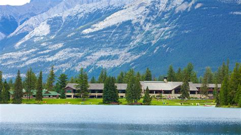 10 Best Pet Friendly Hotels in Jasper for 2020 | Expedia.ca