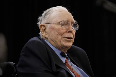 Buffett Business Partner Charlie Munger Steps Back as Daily Journal Chairman - Bloomberg