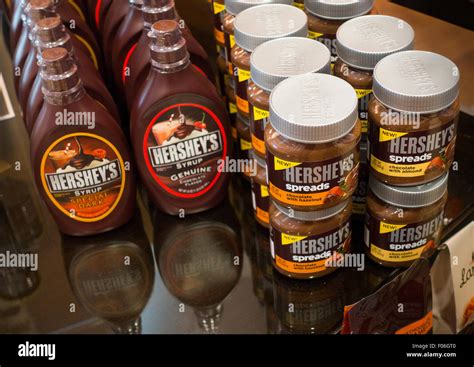 Hershey’s milk chocolate bars hi-res stock photography and images - Alamy