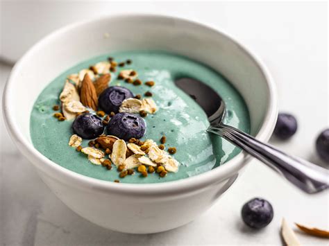 Blue Spirulina Smoothie Bowl recipe - Karinokada