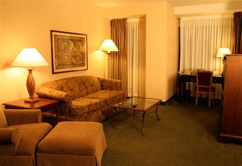 File:Hotel-suite-living-room.jpg - Simple English Wikipedia, the free ...