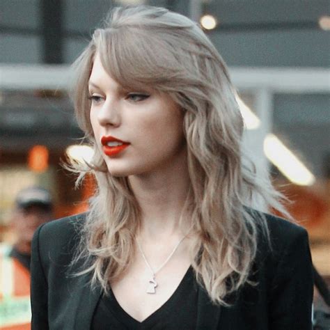 Taylor Swift red era icons | Swiftitude | Taylor swift red lipstick, Taylor swift images, Taylor ...