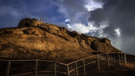 Madhugiri Fort: This citadel near Bengaluru is a call for adventure | Condé Nast Traveller India