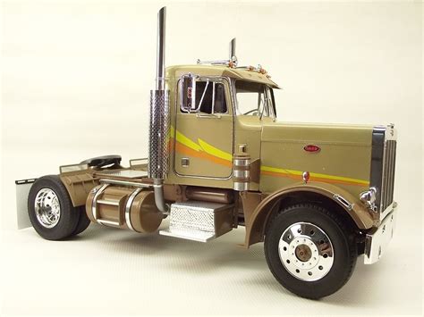 Peterbilt 289, 1/16 scale model by ded@homestudio | Scale models, Scale ...