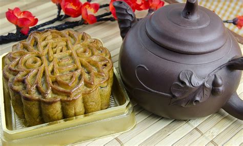 Happy Chinese Moon Festival! Savoring Mom’s Mooncakes – Miaomiao Kidz