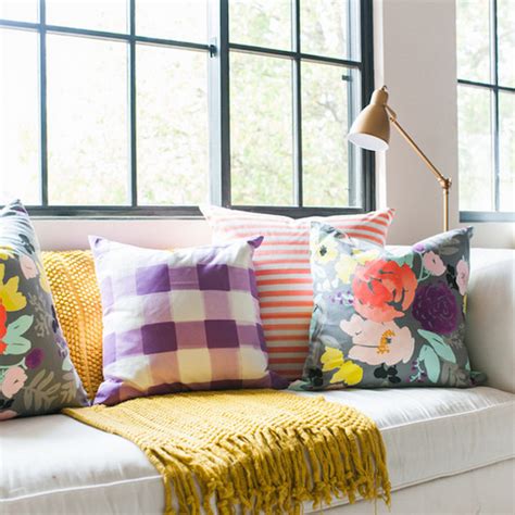 21 of the Most Colorful Throw Pillows | Contemporary home decor, Bright throw pillow, Bright pillows