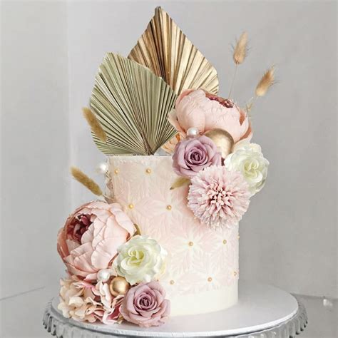 10 beautiful wedding cake decor ideas for your big day