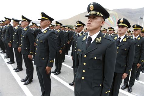 Más de 6 mil nuevos policías patrullarán las calles desde enero | Policía Nacional del Perú ...