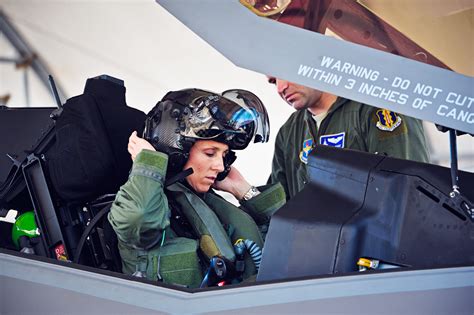 It’s a Good Thing the F-35’s $400K Helmet Is Stupid Cool | WIRED