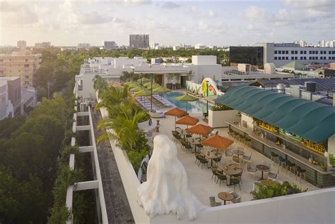 12 Elevated Rooftop Bars In Miami To Enjoy A Few Drinks