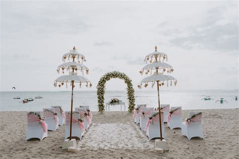 Beach Wedding by Holiday Inn Resort Baruna Bali | Bridestory.com