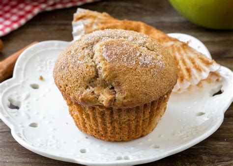 Apple Cinnamon Muffins | Lil' Luna