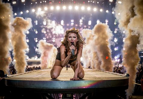 LOOK: Taylor Swift's Best Live Shots - Hollywood411 News