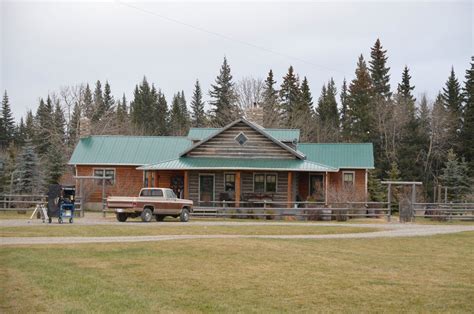 The Heartland ranch house with Jacks truck in front. | Heartland ranch, Ranch house, Cabin exterior