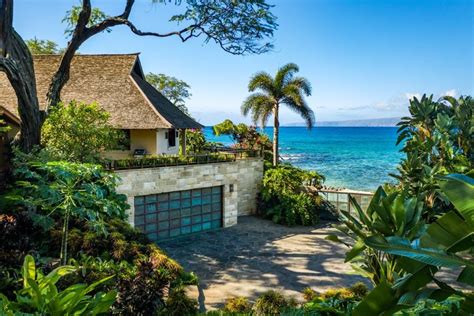 Balinese-Inspired Maui Beach House on Spectacular Bay | Hawaiian beach house, Hawaiian homes ...