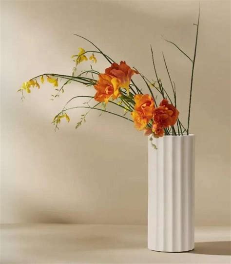 White Ceramic Vase Pillar 22 cm - Last Aristocrat